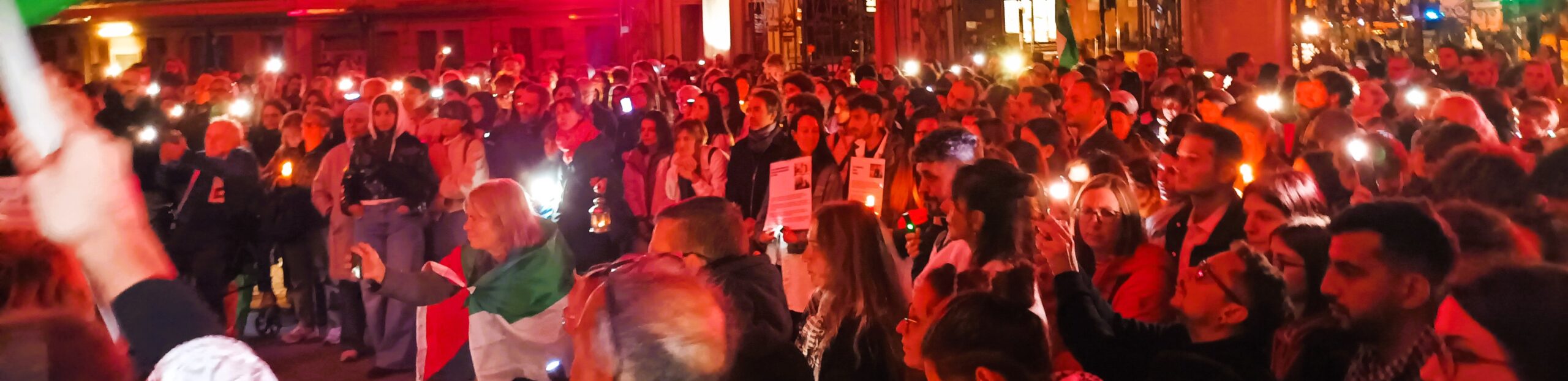 panoramica dei partecipanti con le luci accese