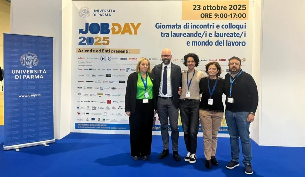 Presidente Walter Rossi e delegazione OPI Parma allo stand dell'Università presso il job day