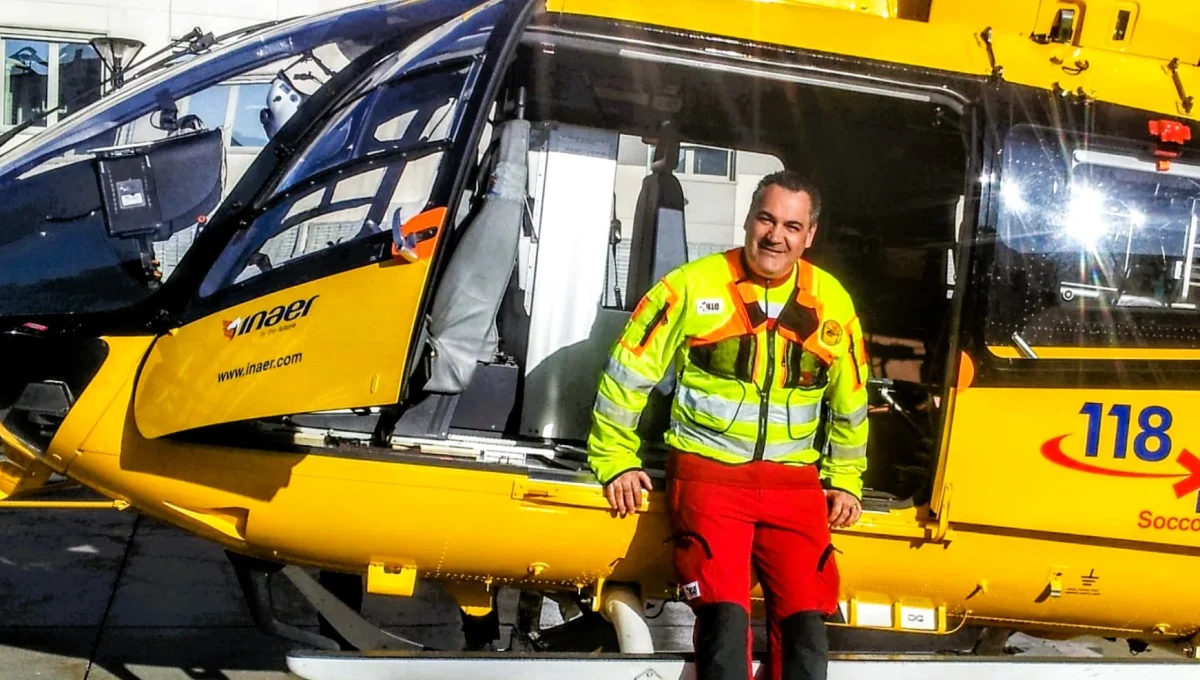 Gianni Di Lalla in divisa su elisoccorso Parma