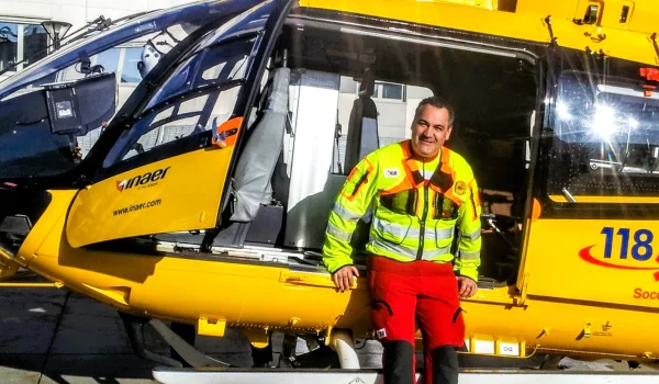 Gianni Di Lalla in divisa su elisoccorso Parma